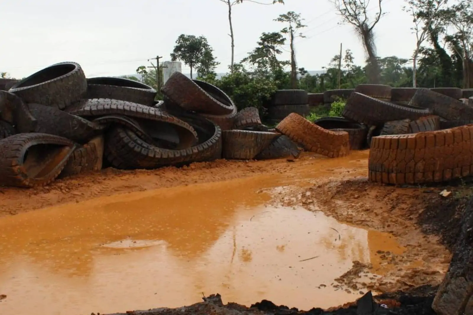 Prefeitura autua empresa de grande porte por armazenamento irregular de pneus em Parauapebas