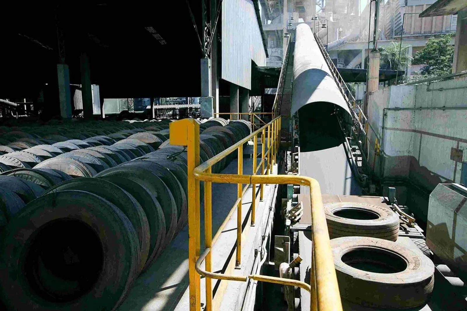 Tecnologia do coprocessamento transforma resíduos não usados na reciclagem em energia limpa em Corumbá