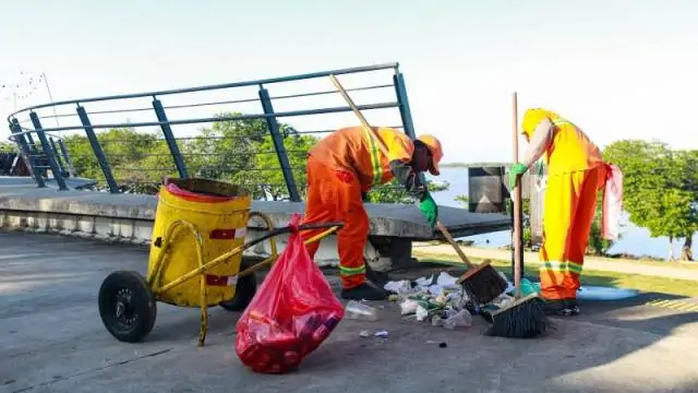 Apenas duas das 25 toneladas de resíduos recolhidos na Orla do Guaíba estavam em condição de reciclagem