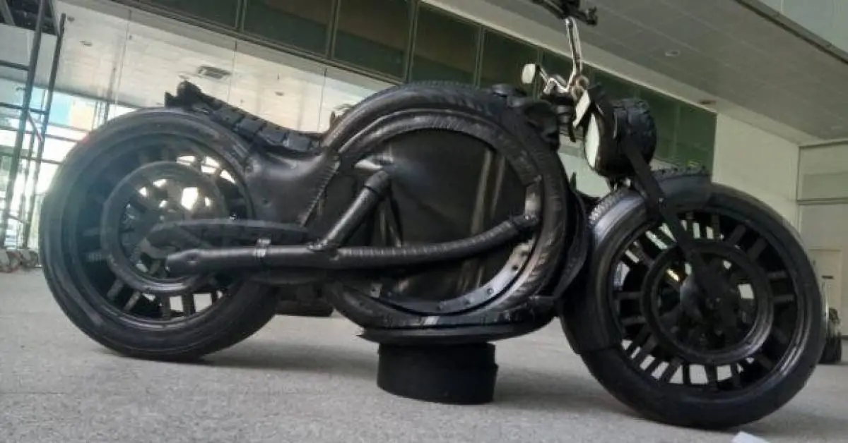 Artesão faz até escultura de moto com pneu velho, veja na matéria do Jornal Opção