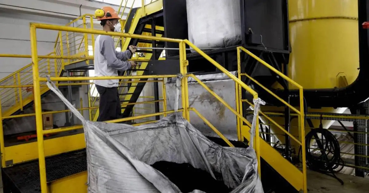 Asfalto-borracha que será usado no Sistema Anhanguera-Bandeirantes é reciclado de pneus