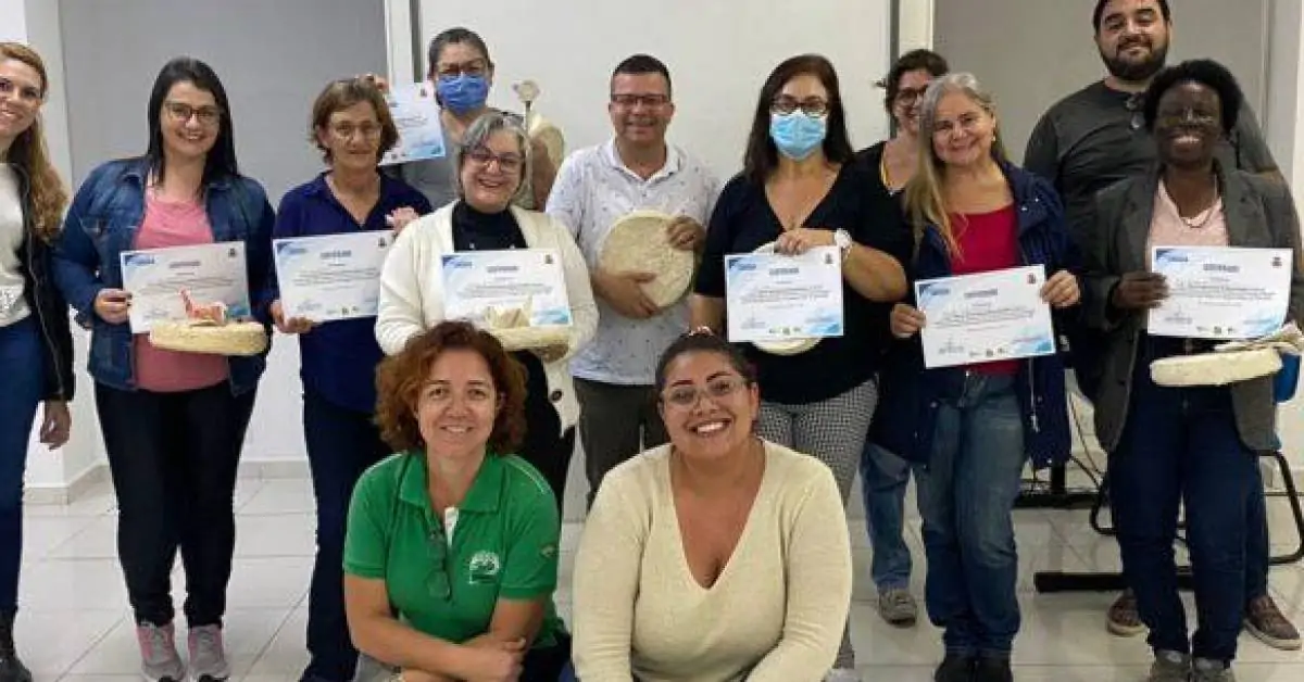 BITUCAS DE CIGARRO VIRAM PAPEL ARTESANAL EM CARAGUATATUBA