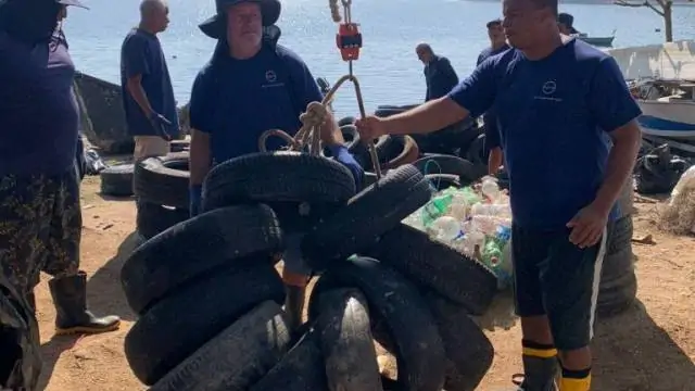 Campanha retira 2 mil pneus da Baía de Guanabara para reciclagem