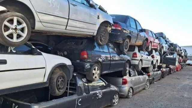 Carros que estavam em pátios da polícia do ES vão para reciclagem