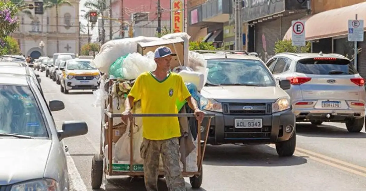 Catadores constrangem a cadeia mundial da reciclagem