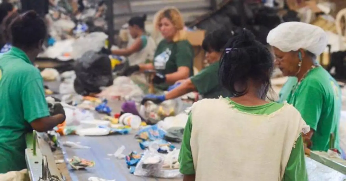 Catadores do ‘Bolsa Reciclagem’ usam valor para a realização de sonhos