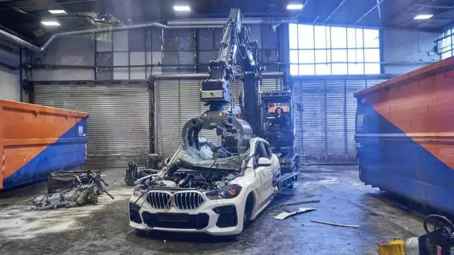 Centro de reciclagem na Europa mostra como os carros morrem para ganhar vida nova