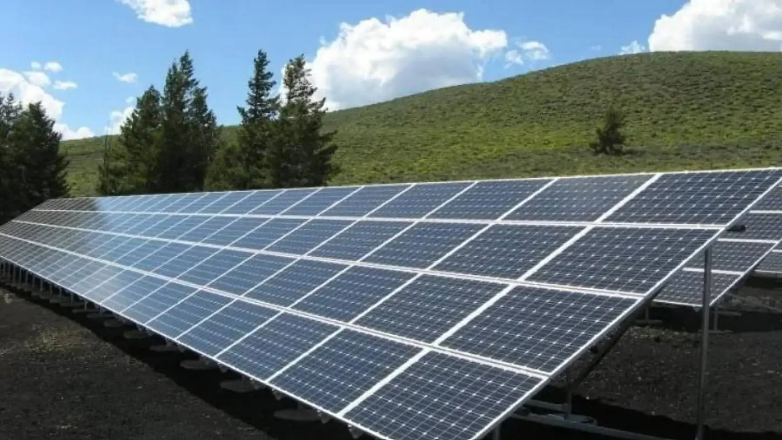 Cientistas chineses resolvem um dos maiores problemas dos painéis solares e criam um totalmente reciclado