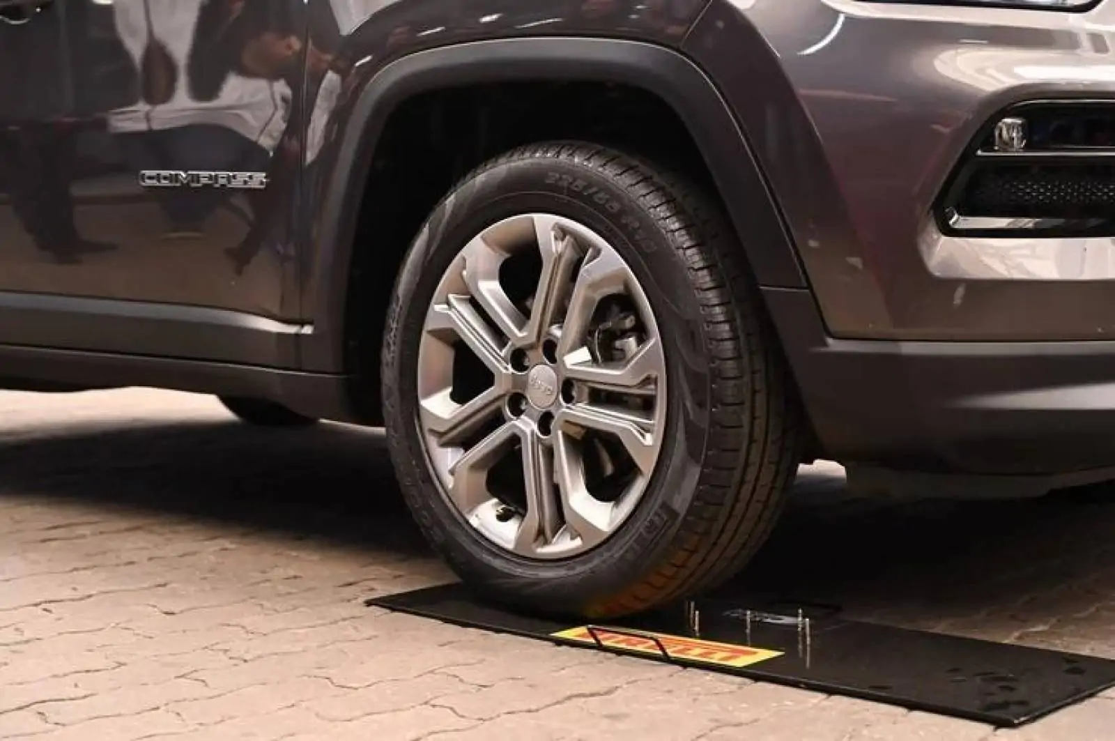 Com pneus que fecham furos sozinhos, a Pirelli inova para garantir mais segurança aos motoristas