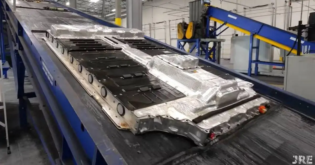 Como é feita a reciclagem de baterias usadas de carros elétricos?