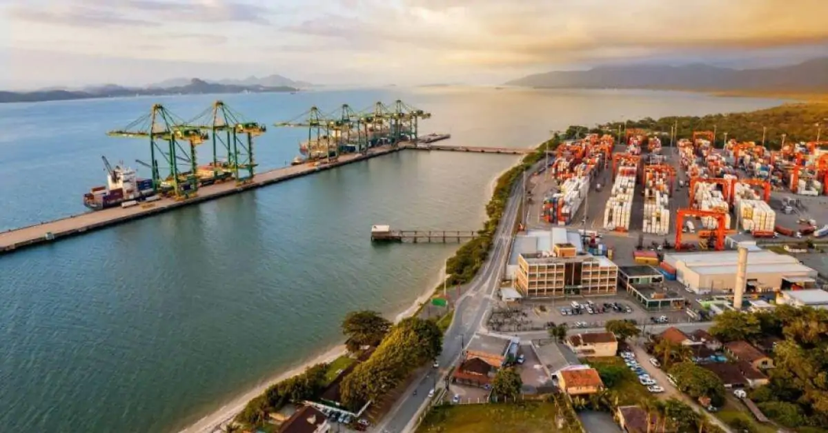 Como porto de SC parou de mandar lixo para aterros e distribui adubos para plantações