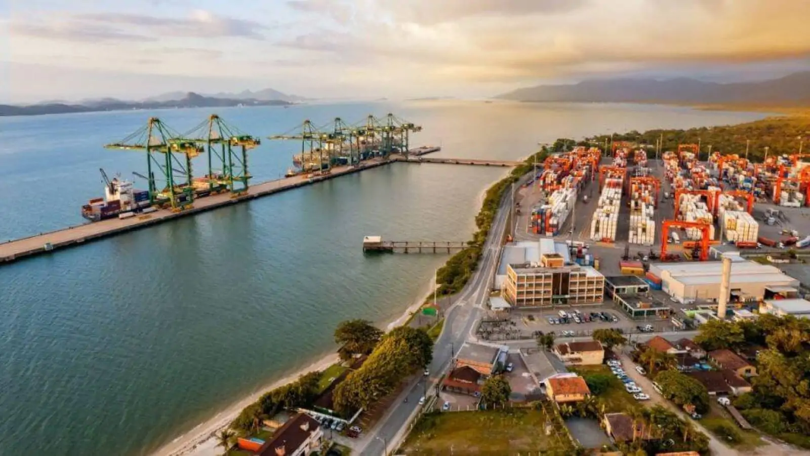 Como porto de SC parou de mandar lixo para aterros e distribui adubos para plantações