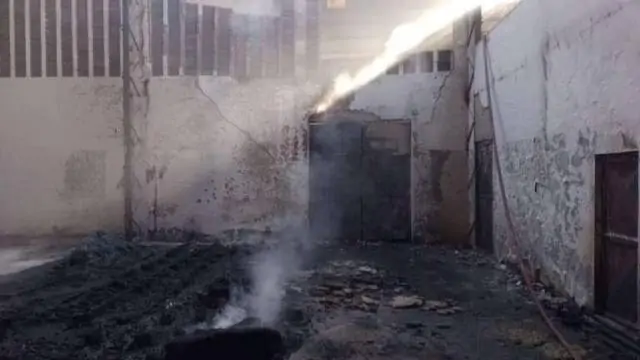 Corpo de Bombeiros debela incêndio em galpão de reciclagem no Eusébio