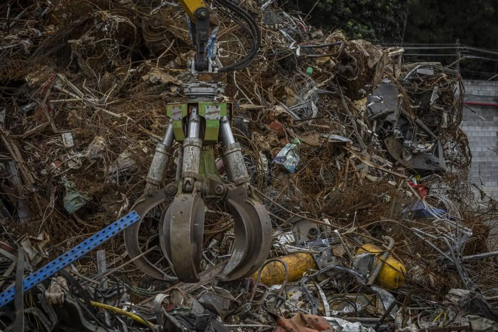 Crise do lixo no Brasil mistura desperdícios e oportunidades; veja infográficos