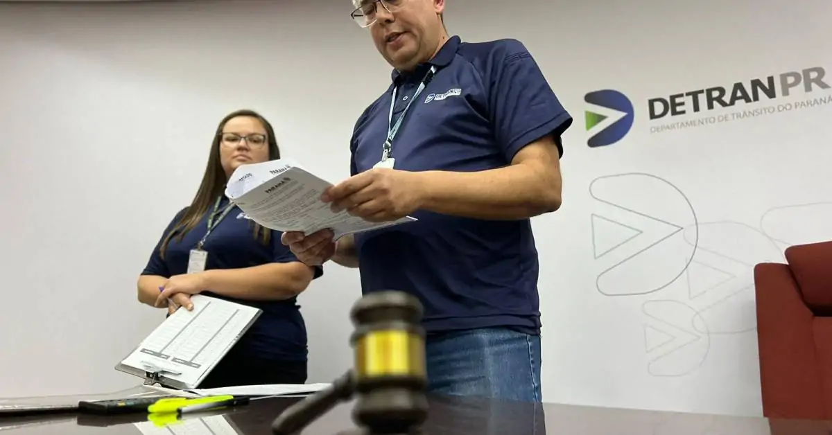 Detran-PR leiloa 10.450 veículos inservíveis para reciclagem e arrecada R$ 4 milhões