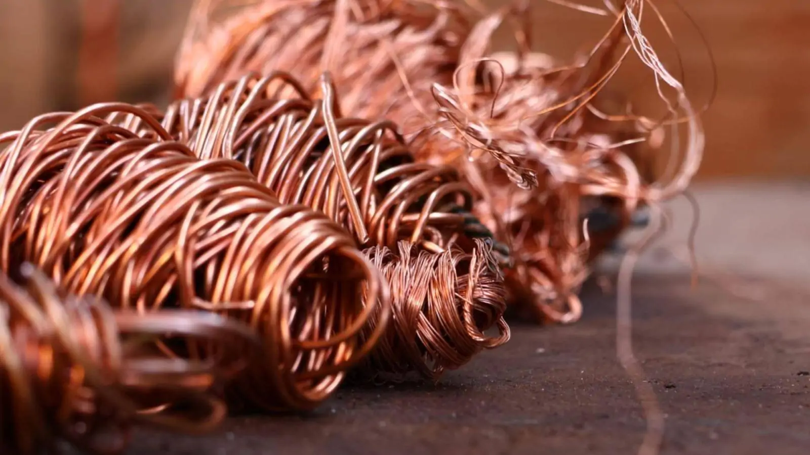 É furtado? Quem trabalha com reciclagem sofre para garantir origem de fios de cobre em Campo Grande