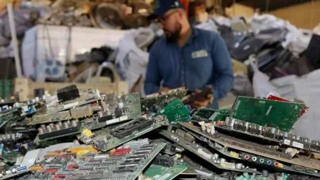 Empresa de reciclagem promove ressocialização de detentos em Juiz de Fora