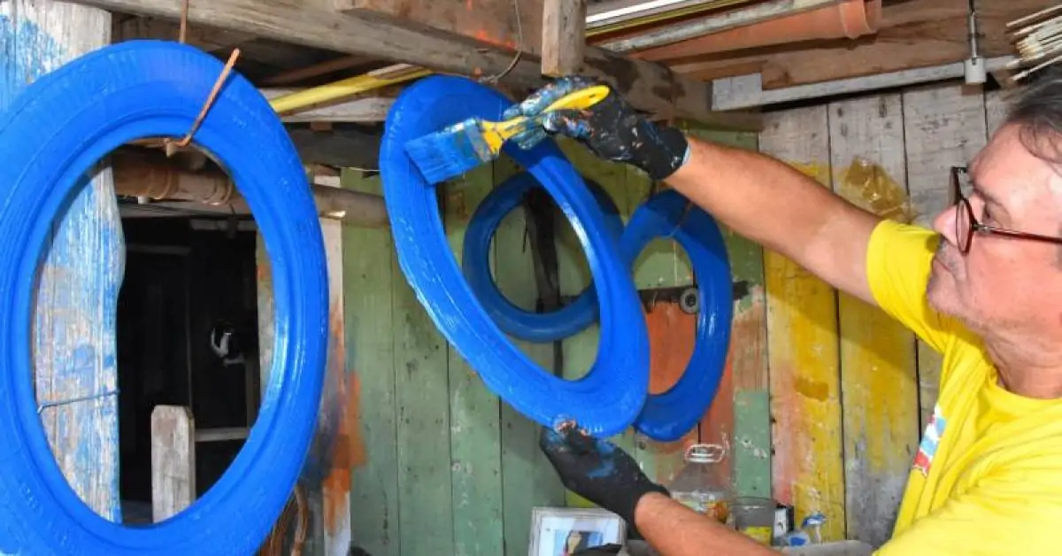 Espaços públicos de Imbé ganham lixeiras fabricadas com pneus velhos