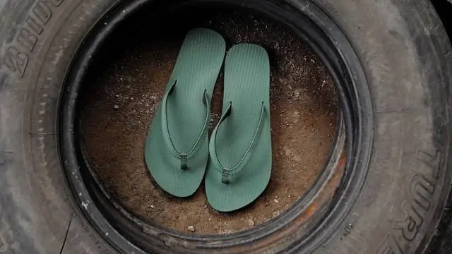 Este chinelo é uma sapatilha que ia para o lixo