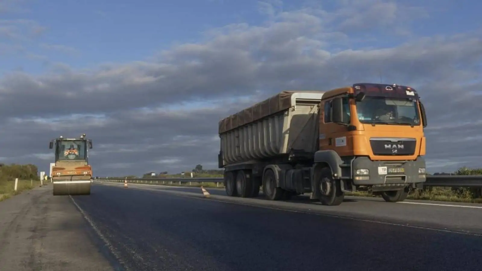 Estradas com pavimento de plástico reciclado e borracha de pneus? Pode estar para breve