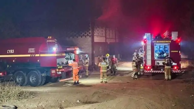 Galpão de reciclagem na Grande BH é atingido por incêndio