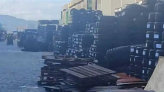 Importadora de Itajaí é notificada por deixar água parada em milhares de pneus