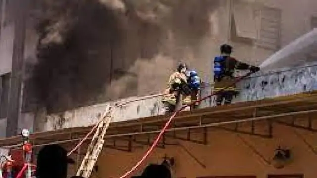 Incêndio atinge depósito de reciclagem em Porto Alegre; veja o vídeo