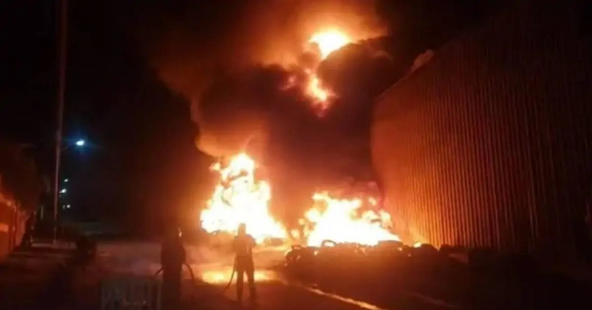 Incêndio atinge empresa de reciclagem de pneus em Anápolis