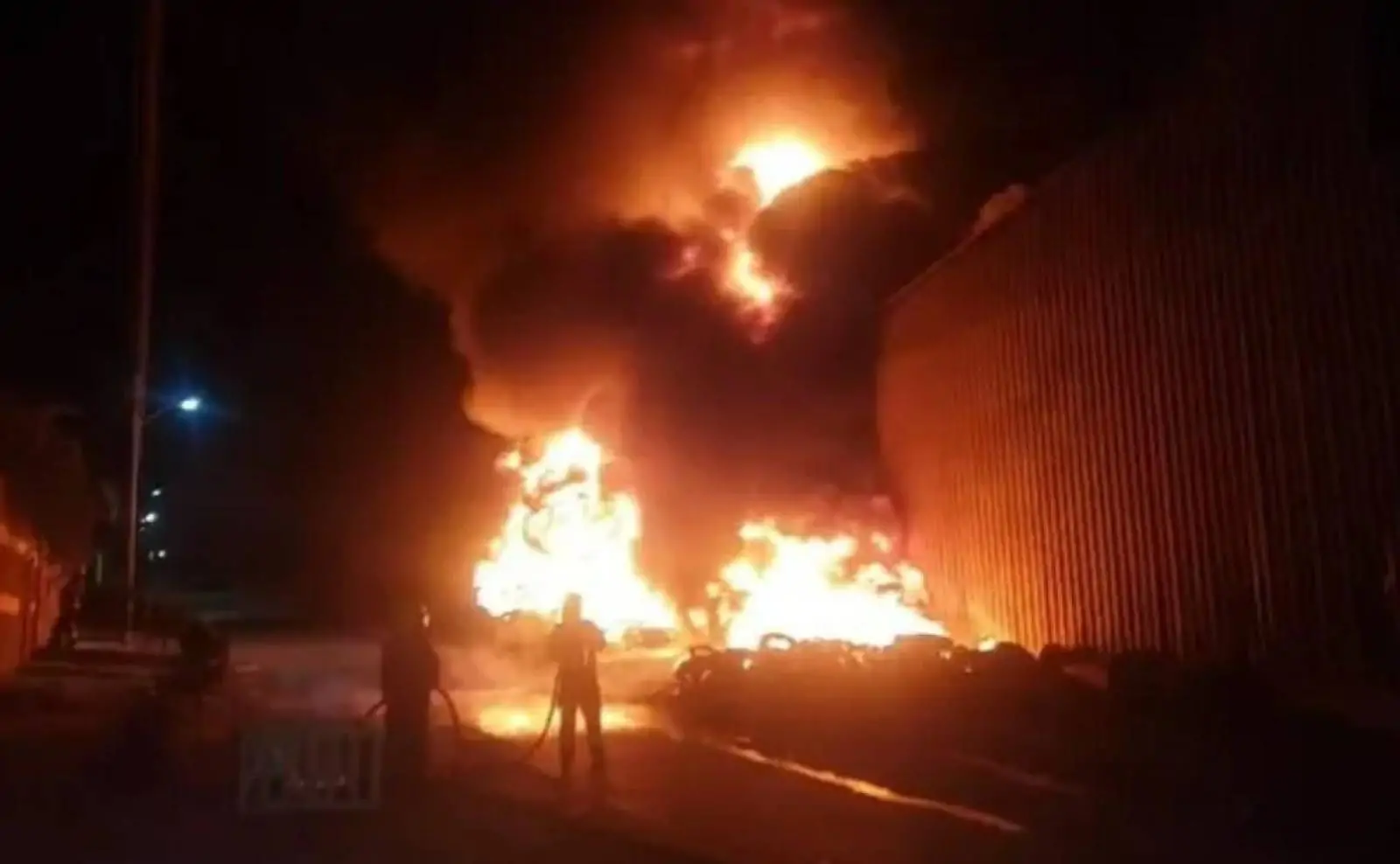 Incêndio atinge empresa de reciclagem de pneus em Anápolis