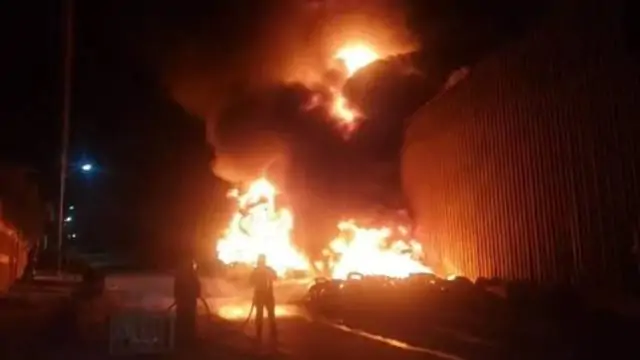 Incêndio atinge empresa de reciclagem de pneus em Anápolis