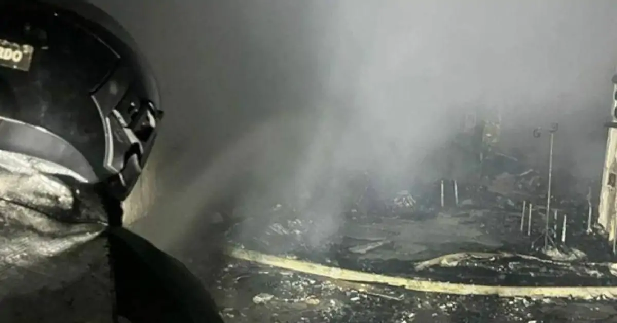 Incêndio atinge empresa de reciclagem em Itaquaquecetuba