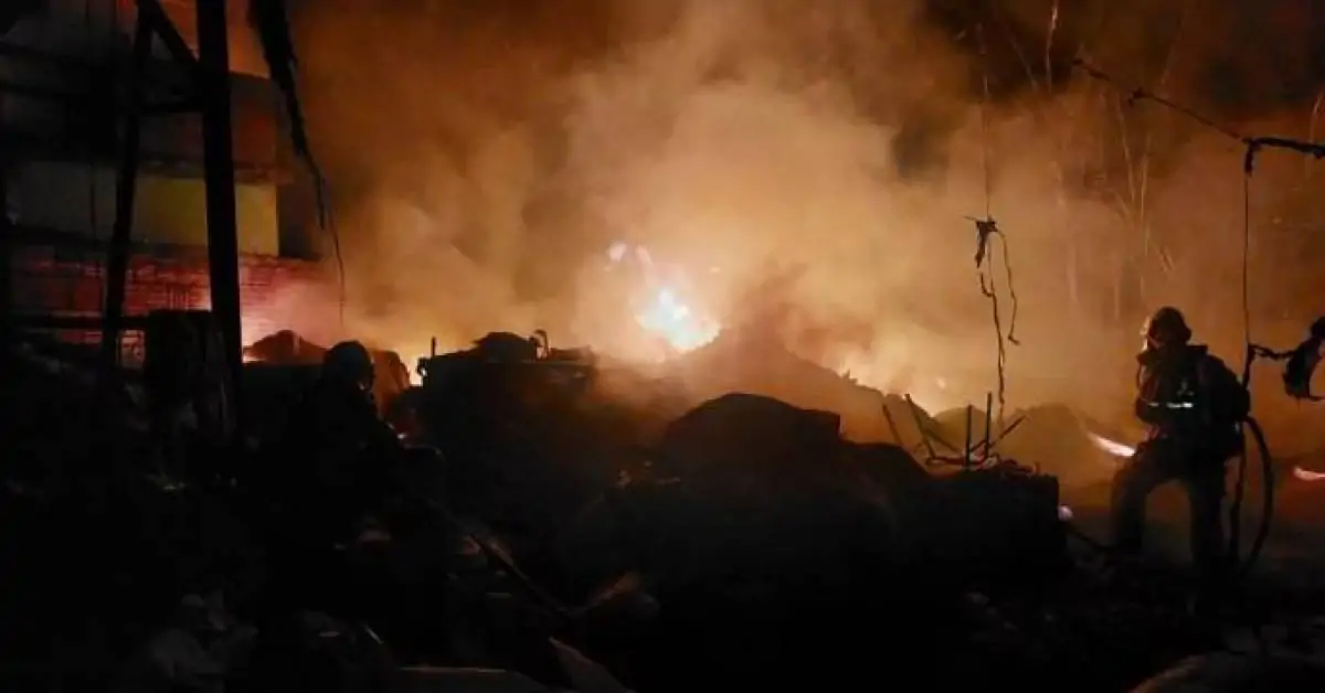 Incêndio destrói galpão de reciclagem em Pouso Alegre