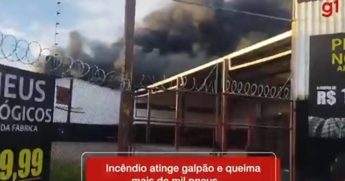 Incêndio destrói parte do estoque de empresa de reciclagem de pneus causando prejuízo de R$ 300 mil