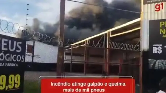 Incêndio destrói parte do estoque de empresa de reciclagem de pneus causando prejuízo de R$ 300 mil