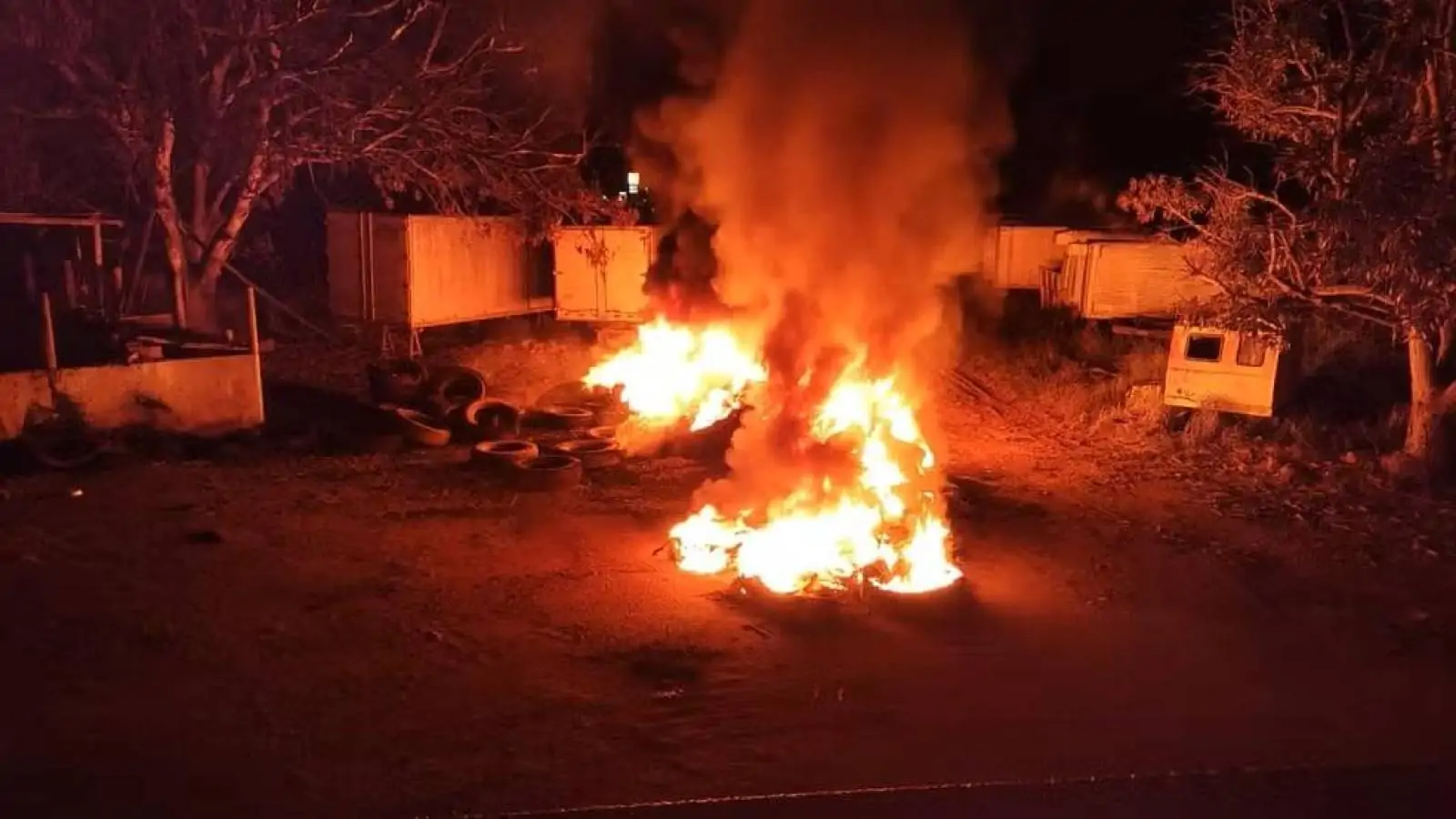 Incêndio é registrado em depósito de pneus pela terceira vez em 4 meses