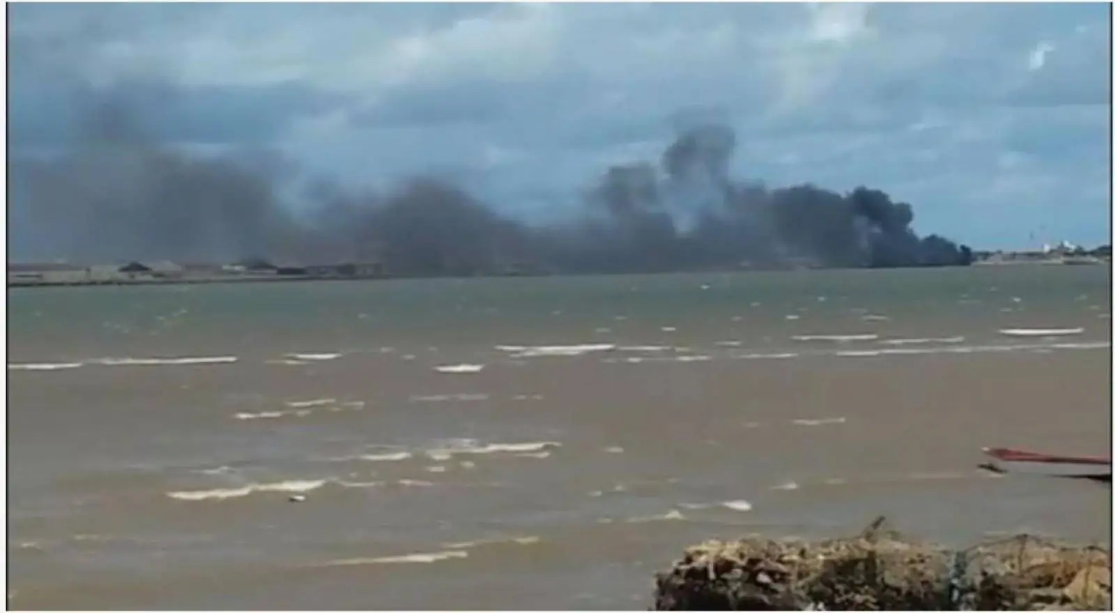 Incêndio em depósito de pneus assusta moradores em Cabedelo