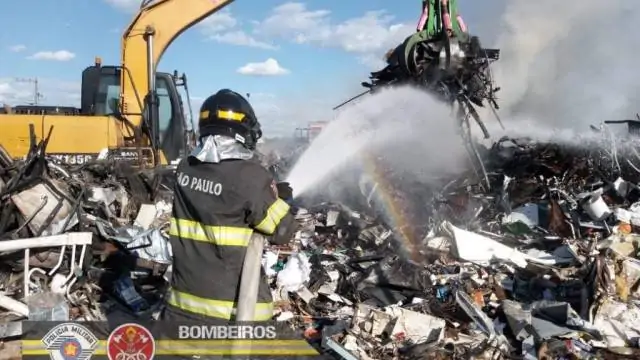 Incêndio em empresa de reciclagem mobiliza Bombeiros!