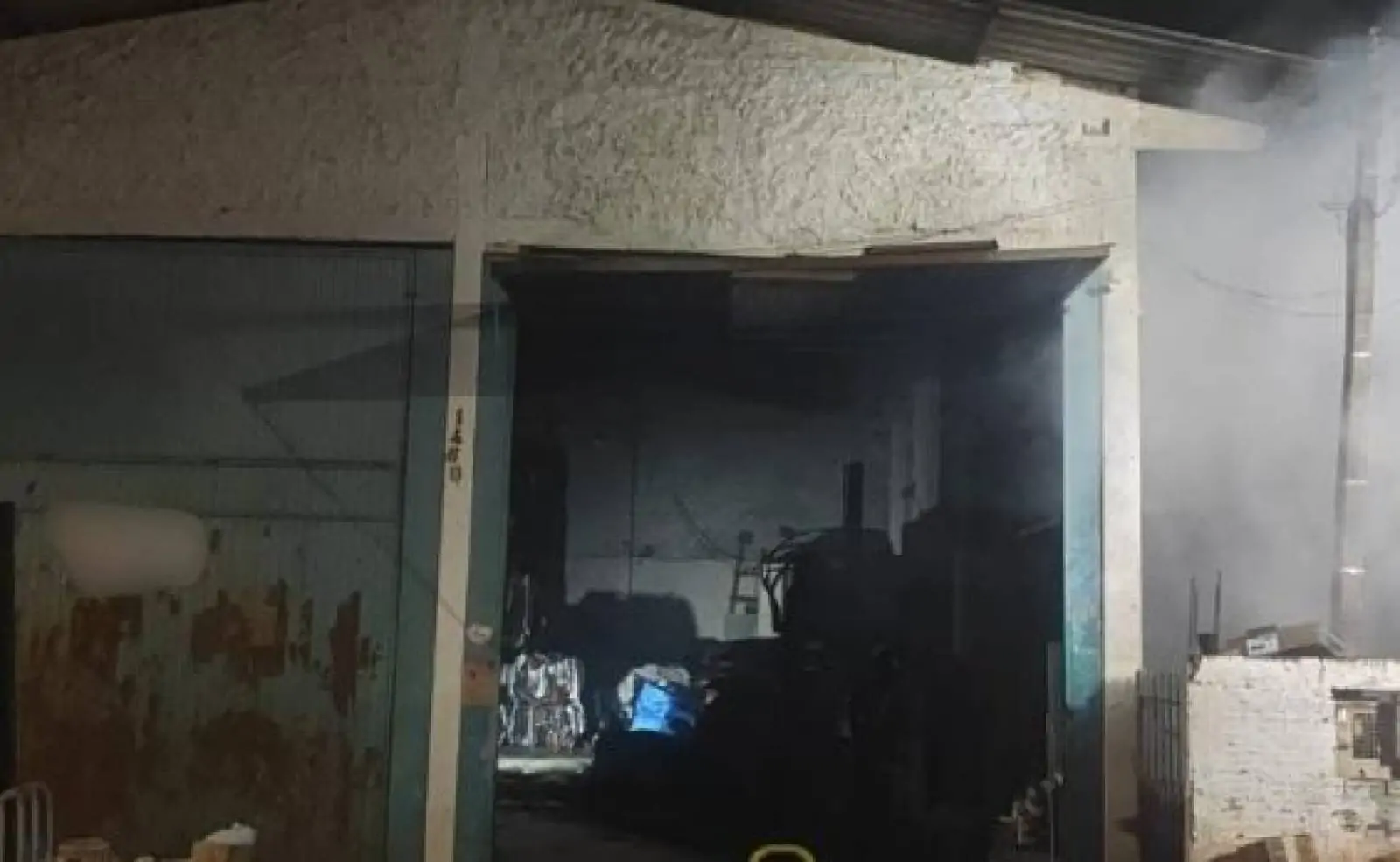 Incêndio em empresa de reciclagem mobiliza bombeiros