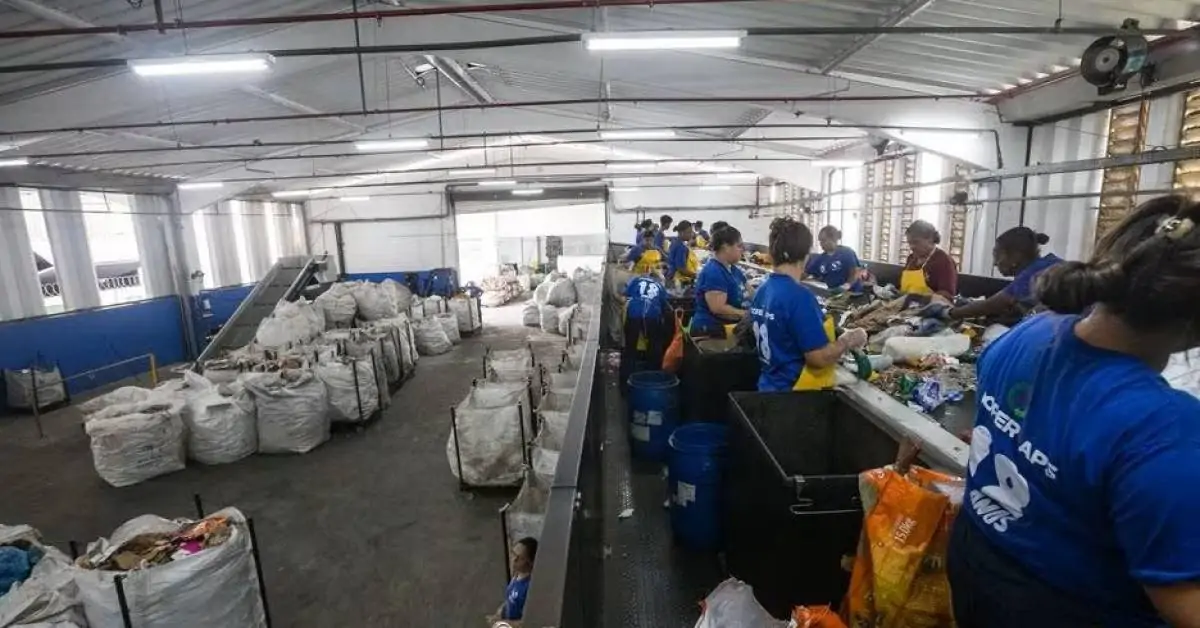 Já pensou em ganhar crédito pelo material que você envia para reciclagem? Sim, isso existe