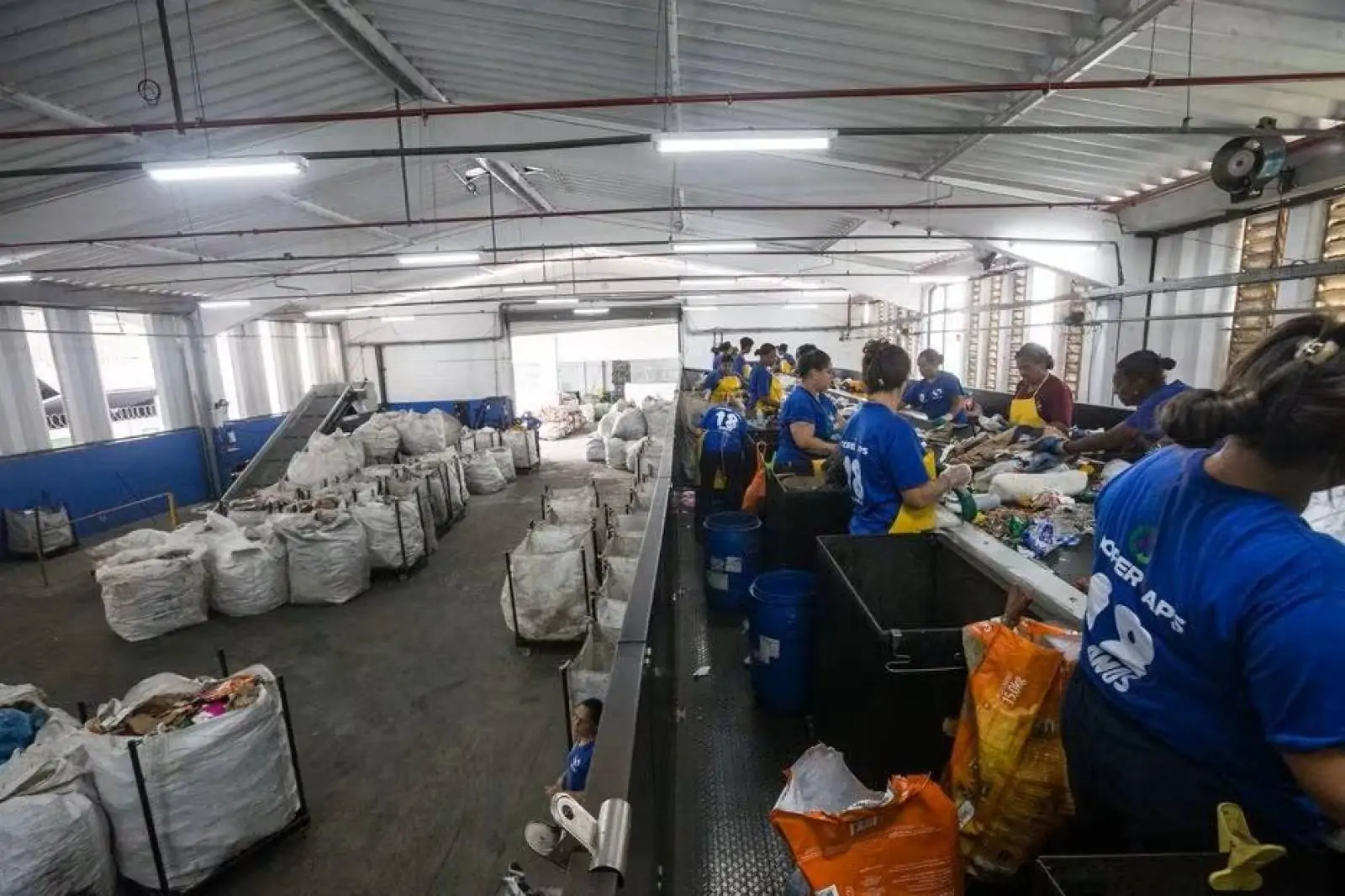 Já pensou em ganhar crédito pelo material que você envia para reciclagem? Sim, isso existe