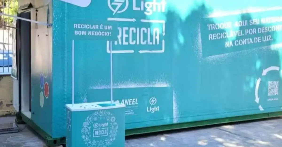 Light inaugura ponto de reciclagem na Tijuca com troca de lixo por desconto na conta de luz