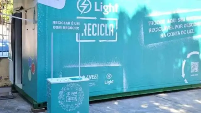 Light inaugura ponto de reciclagem na Tijuca com troca de lixo por desconto na conta de luz