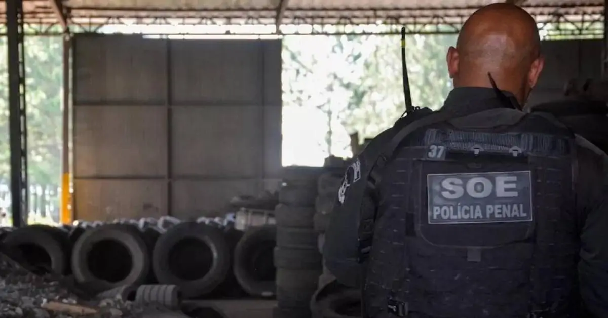 Mão de obra prisional transforma pneus usados em matéria-prima para asfalto no PR