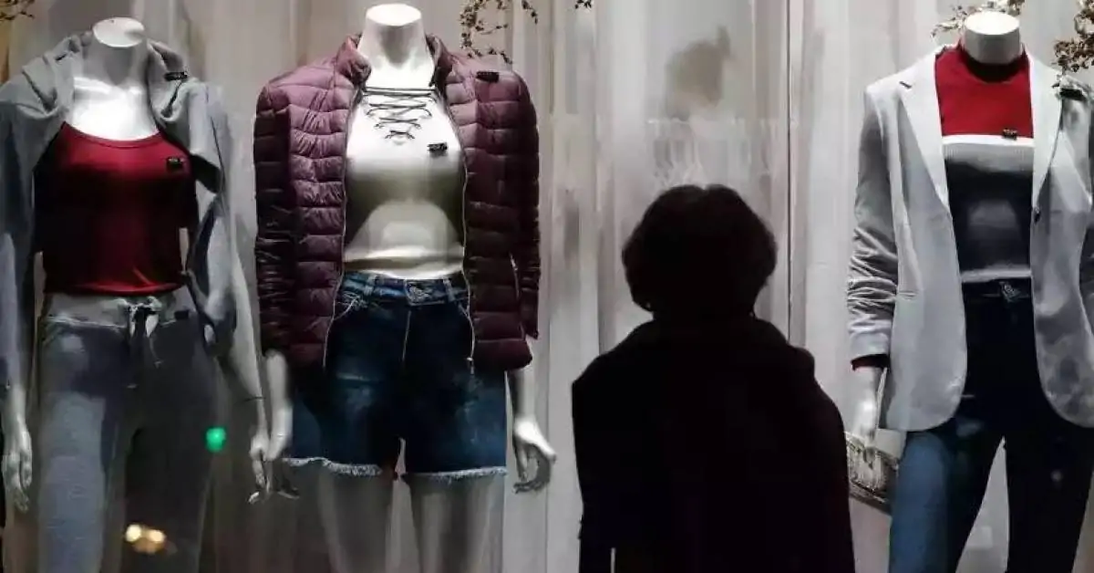 Marcas renomadas destroem peças de roupa que prometiam reciclar; entenda