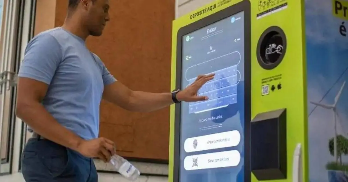 Materiais recicláveis viram cupom de desconto do iFood em Curitiba