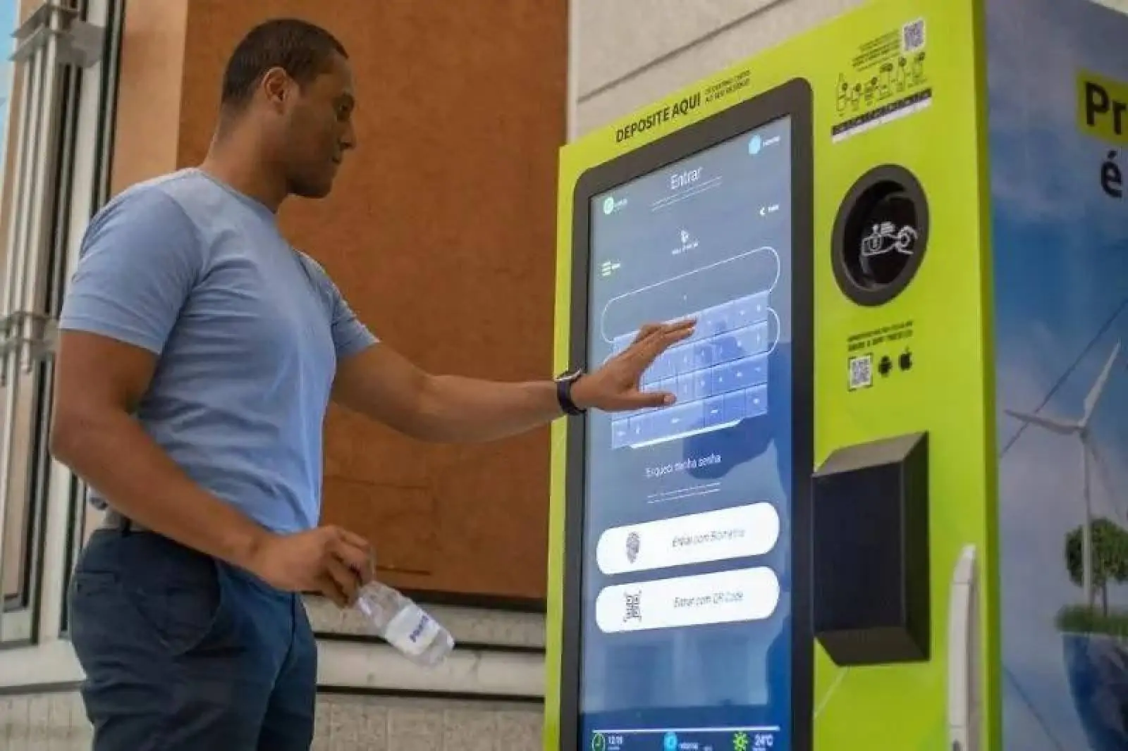 Materiais recicláveis viram cupom de desconto do iFood em Curitiba