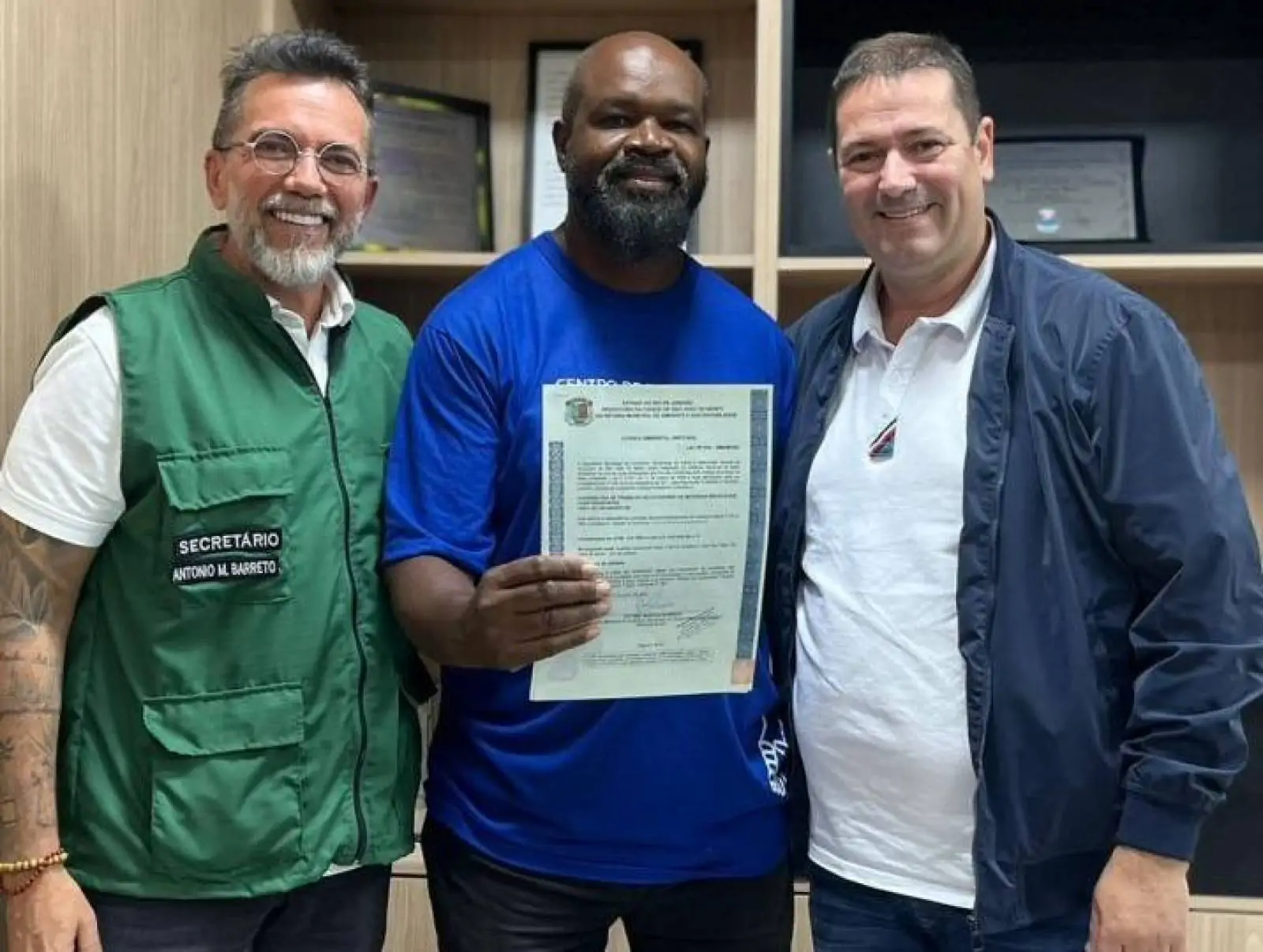 Meriti entrega primeira licença ambiental unificada a cooperativa de reciclagem na Baixada Fluminense