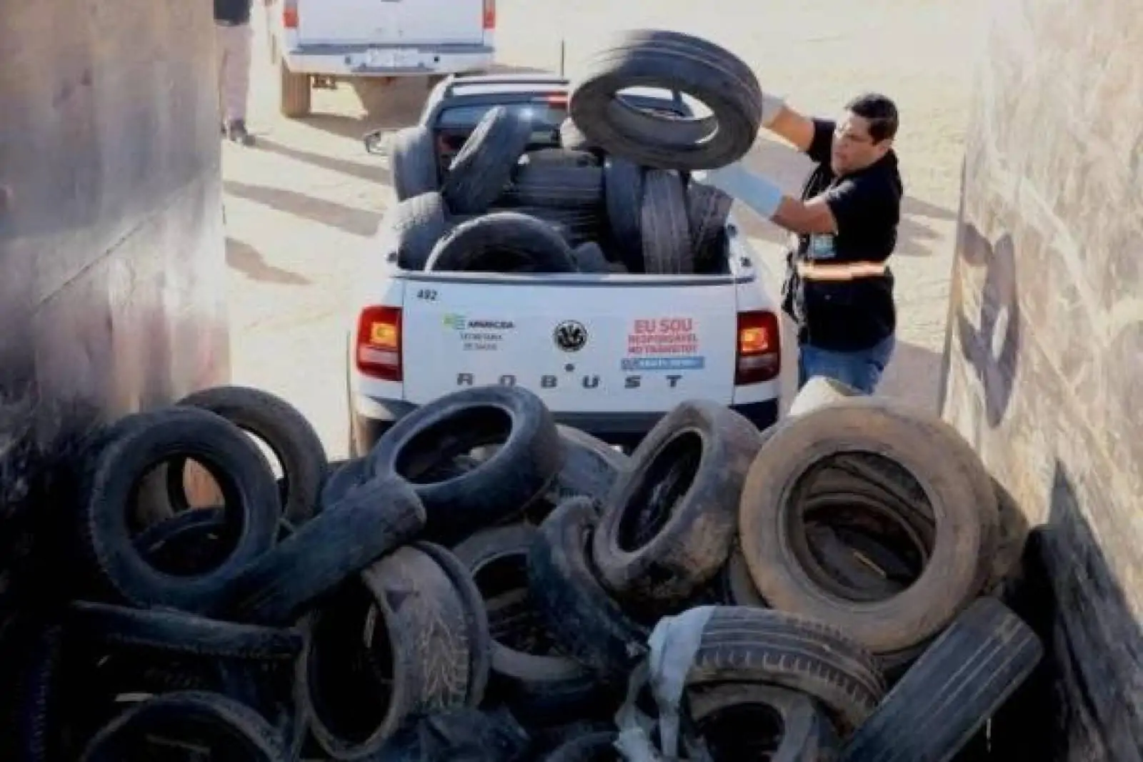 Mutirão contra dengue em Aparecida vai recolher 12 mil pneus até sexta