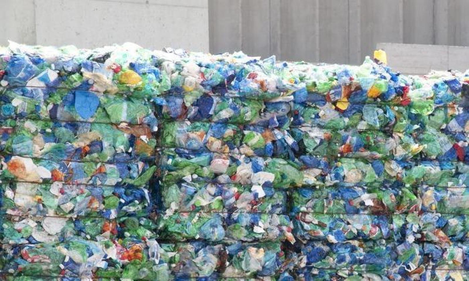 O mito da reciclagem: pesquisa revela que 64% do rejeito das cooperativas no RJ é de plástico não reciclável e vai para aterros ou meio ambiente