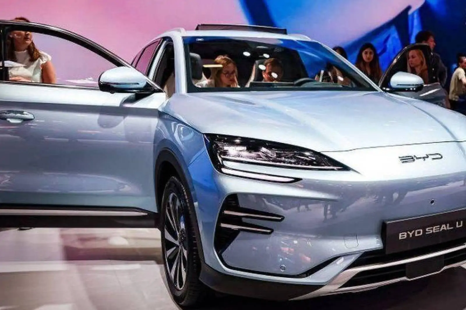 O segredo do sucesso da gigante chinesa que já produz mais carros elétricos do que a Tesla